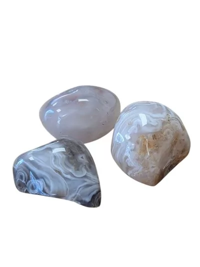 Agate d'eau Galet Enhydre, pierre rare et fascinante chez Gaiance Minéraux